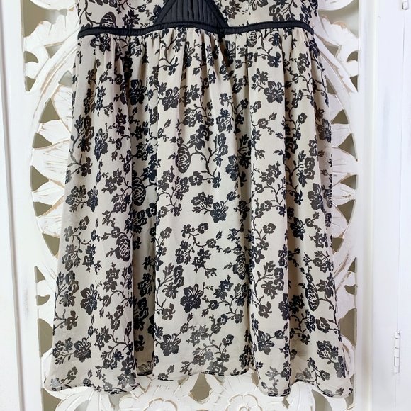 Line and dot Floral Sheer Babydoll Dress - Picture 3 of 8